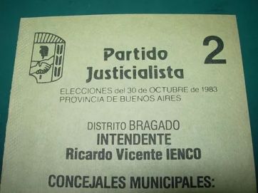 Los intendentes del 83, la boleta en blanco y negro, los electores y casi nada de mujeres