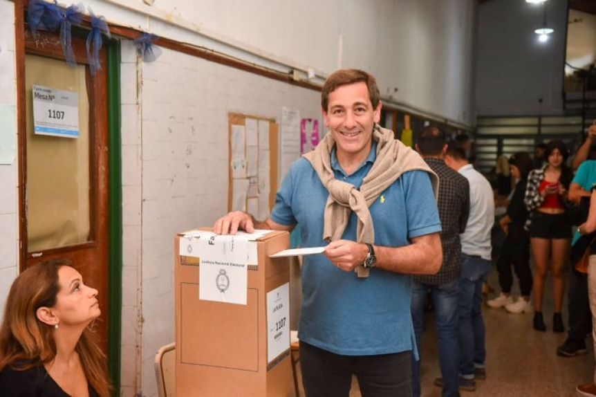 La Plata: Garro dice que el ganador es él y muestra sus números