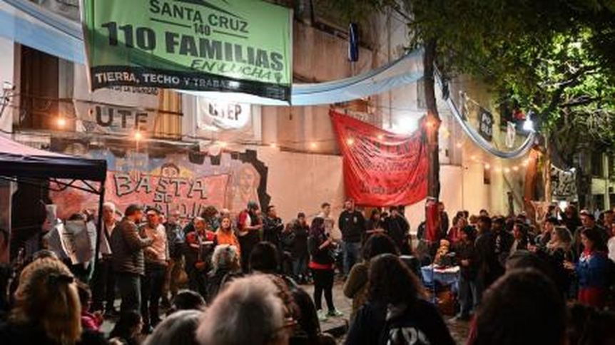 Tensión en Parque Patricios: familias resisten el desalojo