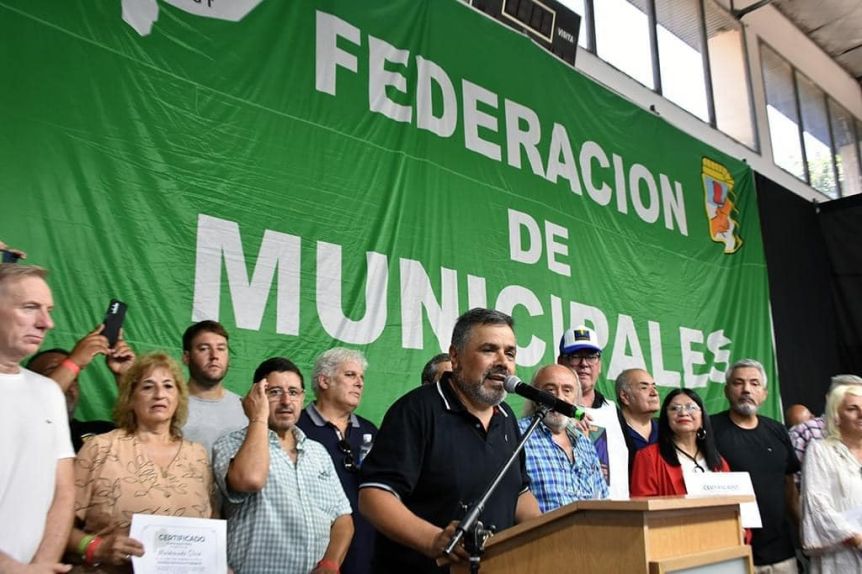 Apoyo rotundo: trabajadores municipales de la Provincia se manifestaron a favor de Sergio Massa