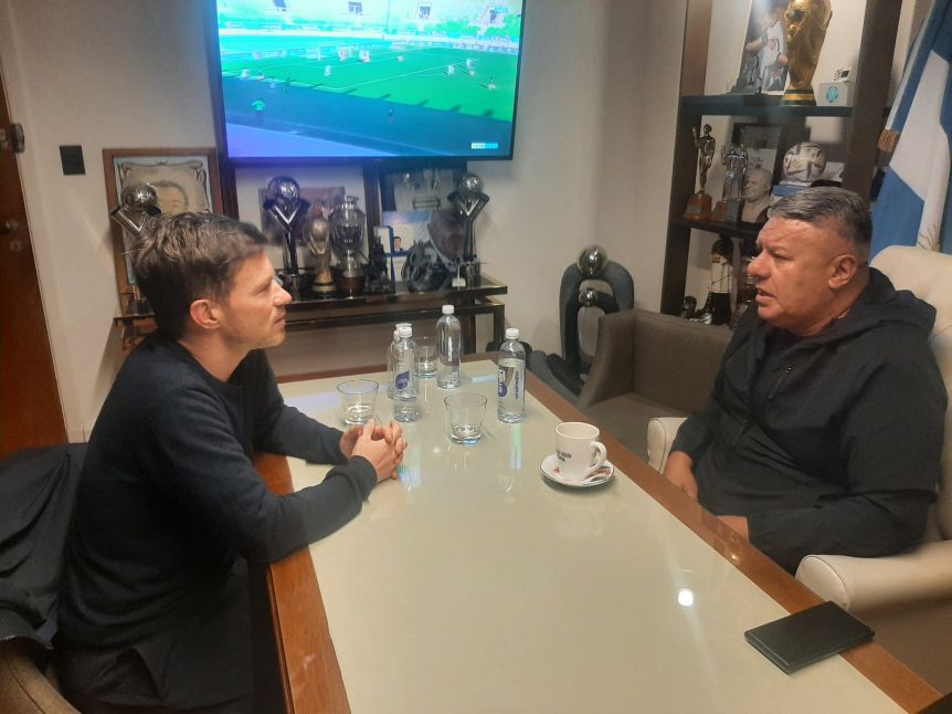 “Chiqui” Tapia recibió a un funcionario bonaerense para coordinar acciones entre AFA y la Provincia