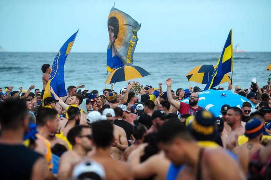 Miles de fanáticos participaron del banderazo de Boca en Copacabana