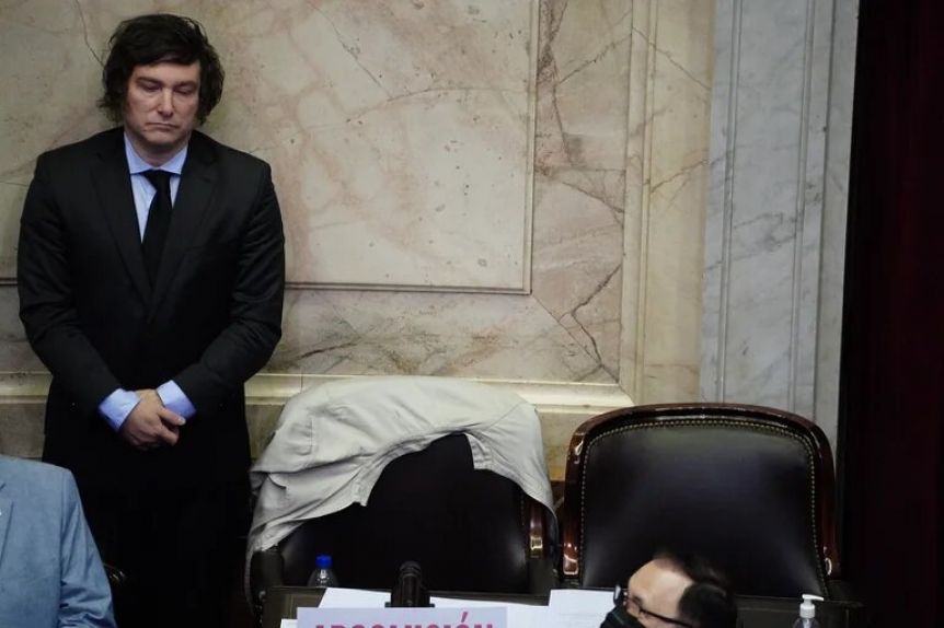 En plena rebelión de la tropa, Milei juntó a los que no se fueron para ...
