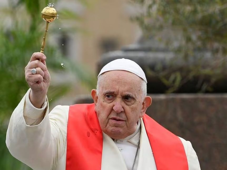 La Iglesia aprobó que gays y trans puedan ser padrinos de bautismo y testigos de boda