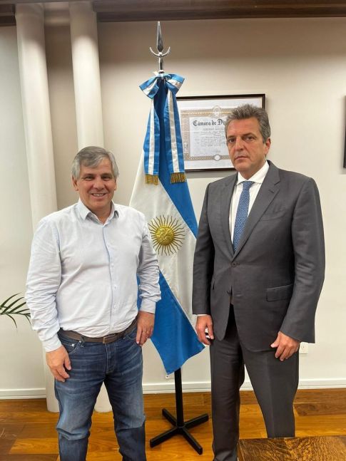 Intendente vecinalista asomó como candidato libertario, pero llamó a votar a Massa