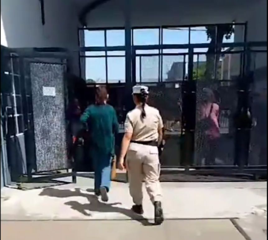 Prefectura detuvo a una fiscal de La Libertad Avanza por robarse sobres en una escuela