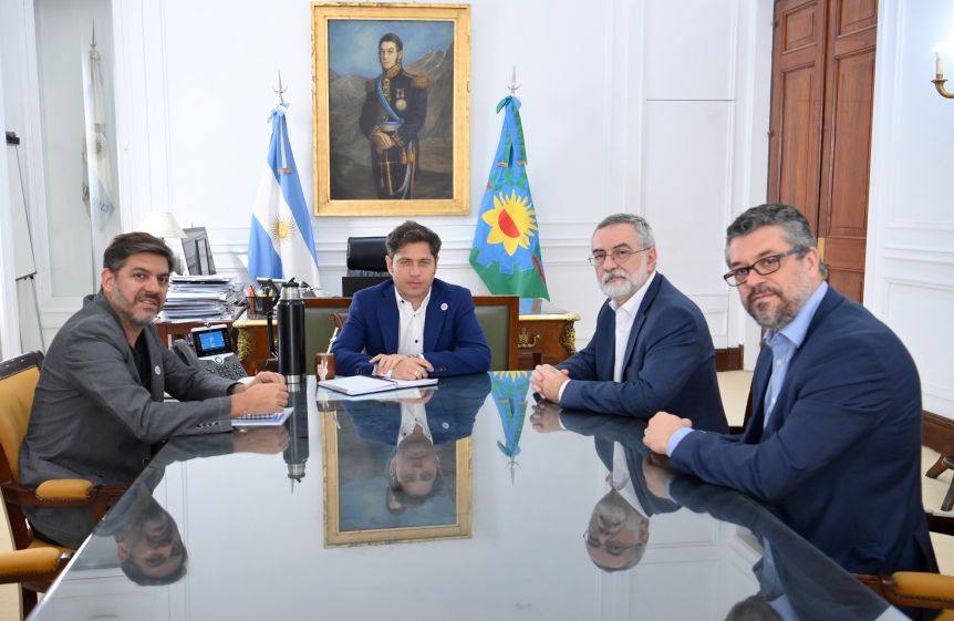 Con la motosierra al acecho, Kicillof ya tantea el mercado internacional por cuenta propia