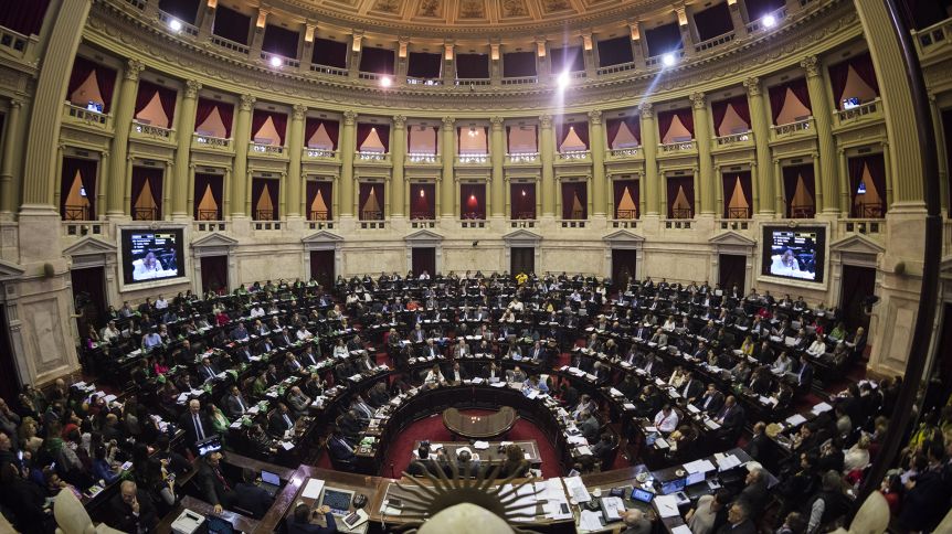 Roscas y reuniones en la previa de la definición por el control en Diputados