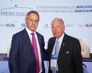 Con su futuro en duda, Scioli participó de encuentro con empresarios de Argentina y Brasil