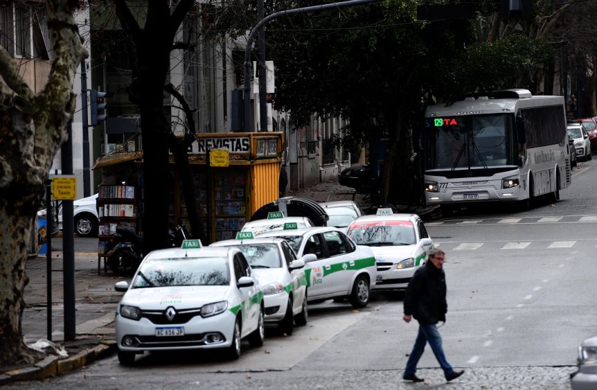 Colectivos con servicio reducido en el AMBA: empresarios reclaman el pago de subsidios