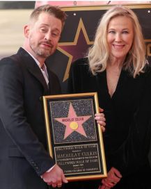 El actor Macaulay Culkin recibió su estrella en el Paseo de la Fama de Hollywood