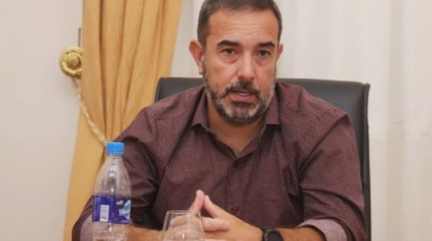 Intendente de Juntos se va, deja las arcas vacías y sospechan que lo espera un cargo en Provincia