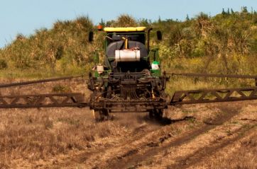 Revés para el campo: se siguen sumando distritos donde se delimita el uso de agroquímicos