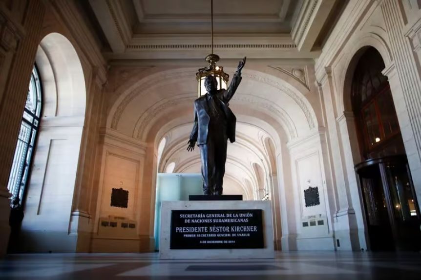 ¿Dónde está la estatua de Néstor Kirchner?: desde el CCK dicen que se la llevó Cristina