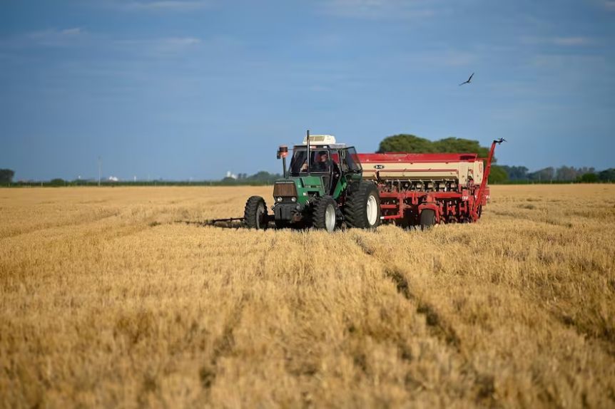 Una nueva medida del Gobierno suma tensión en la relación con el campo