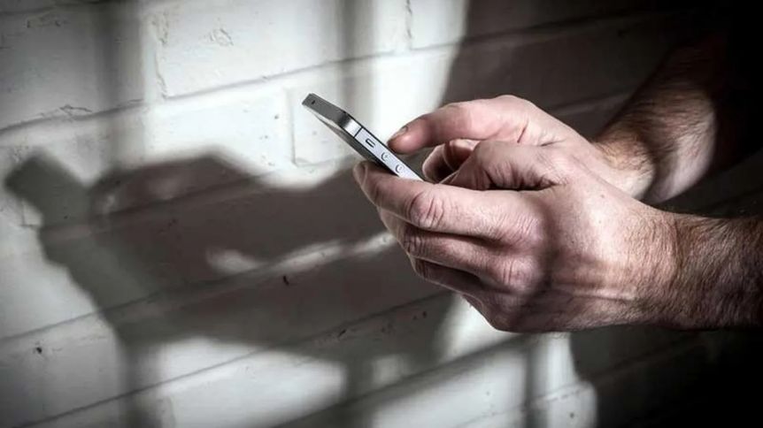 Presos sin celulares: la Justicia prohibió el uso en los penales