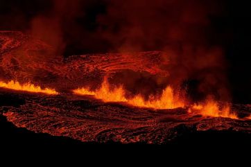 Impactantes imágenes de la erupción de un volcán en Islandia