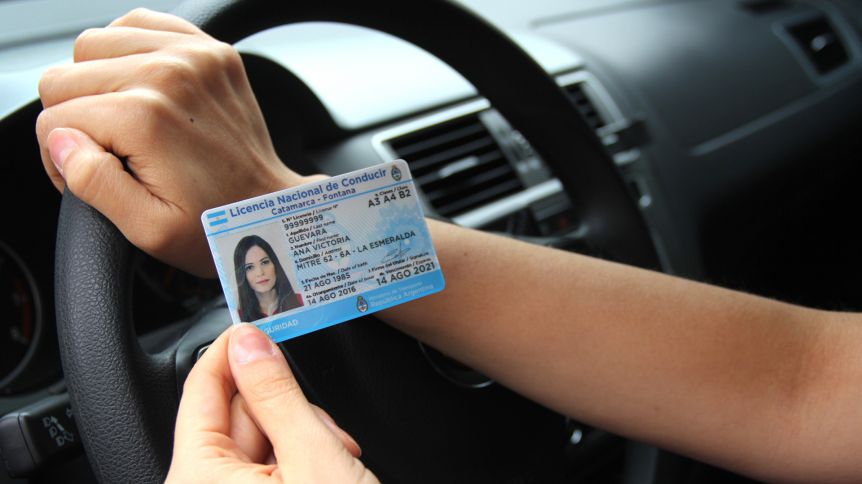 Provincia volvió prorrogar el permiso para circular con licencia de conducir digital y culpó a Milei