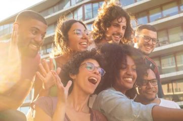 Entre el momento real y el perfecto: desafiando el síndrome de las redes sociales, qué es y cómo afecta