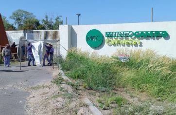 Los clásicos del fútbol argento, el irresistible humo del asado y un gazebo salvador