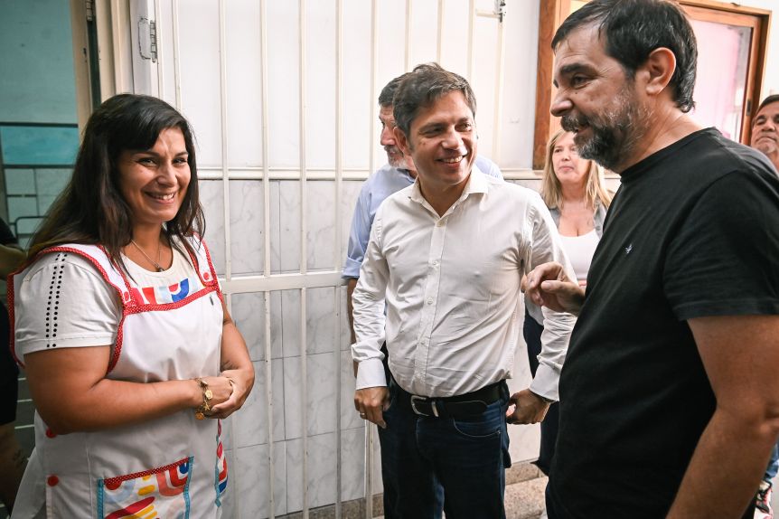 Mientras el PJ se reunía, Kicillof visitaba un intendente