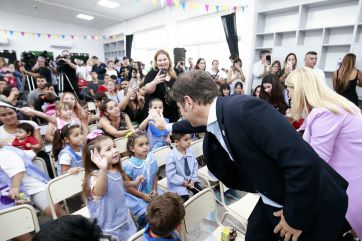 Kicillof abrió el ciclo lectivo con palos a Milei por el recorte en salarios y obras en educación