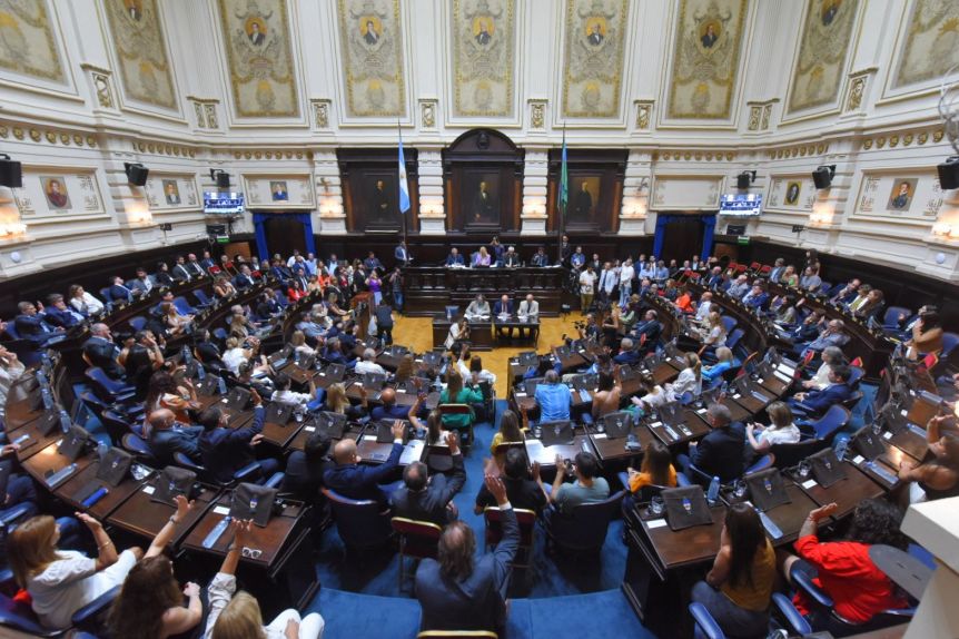 Sin el acompañamiento de la oposición, aprobaron la postergación de la Asamblea