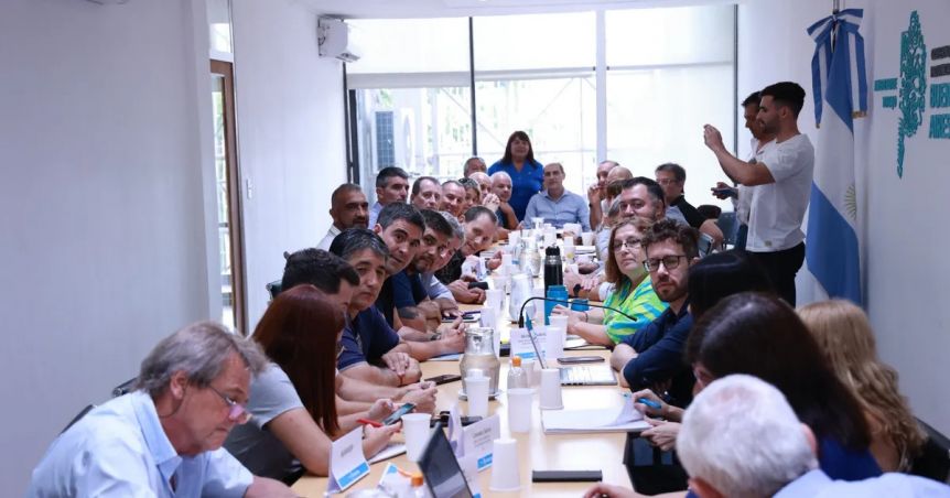 Paritarias: médicos y estatales recibieron el llamado de la Provincia para discutir el salario