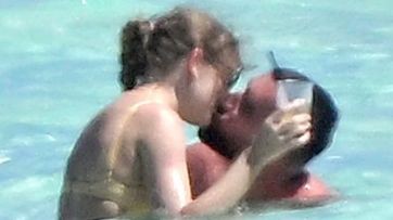 Taylor Swift y Travis Kelce se mostraron más enamorados que nunca en las Bahamas