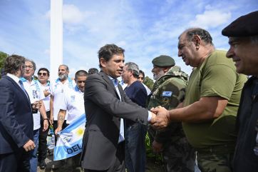 Kicillof homenajeó a excombatientes de Malvinas y cruzó al presidente por “idolatrar a Thatcher”