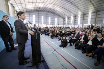 El día de Kicillof, inauguraciones, patrulleros y reunión diplomática