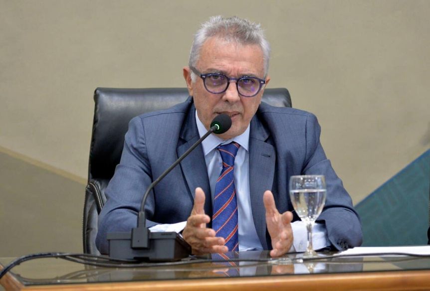 Intendente se resiste a la desvinculación de los municipales de la obra social
