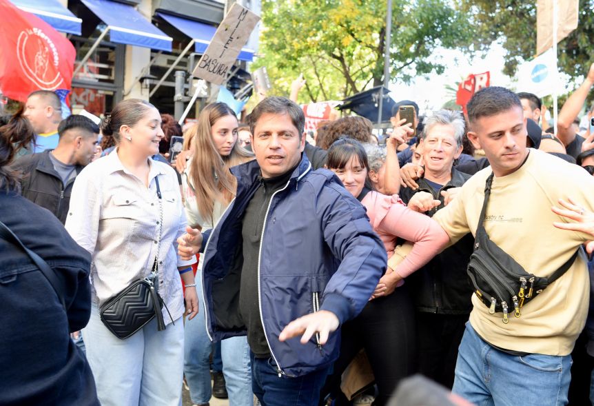 Kicillof asistió a la marcha universitaria y criticó al gobierno por querer “despreciarla”