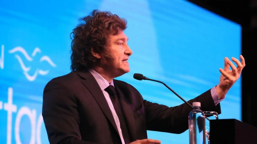 Un efusivo Milei disparó munición gruesa contra la política y defendió el modelo