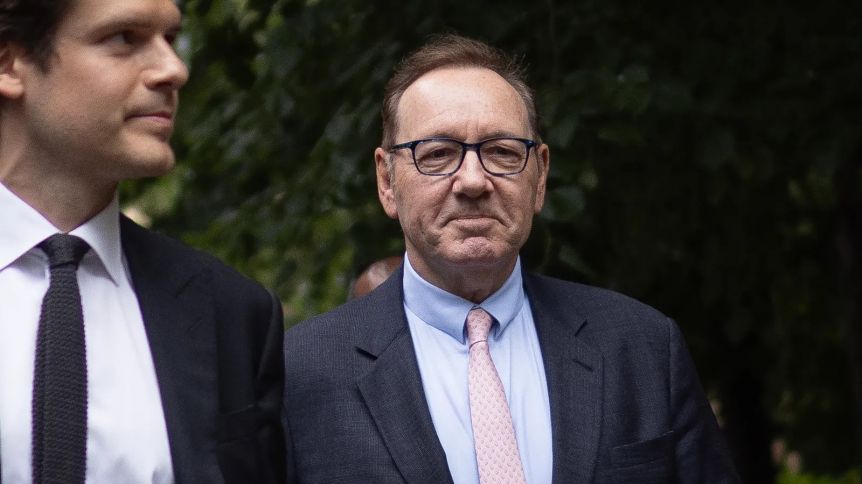 Se estrenó el documental de Kevin Spacey que retrata su historial de presuntas agresiones sexuales