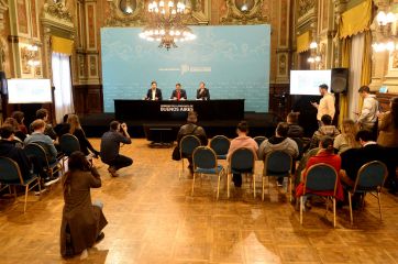 Bianco debutó con los lunes de conferencia: anuncios junto a López y Kreplak