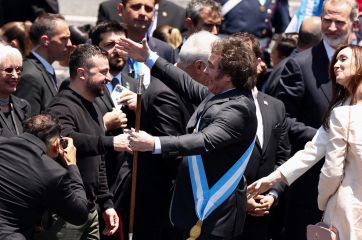 Javier Milei llega a la Cumbre de la Paz
