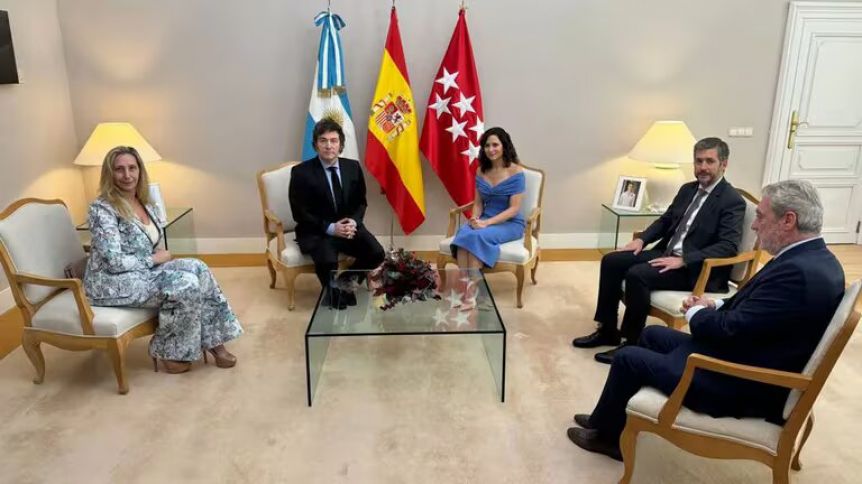 Milei volvió a viajar a Europa: reunión con Díaz Ayuso y medalla de la Comunidad de Madrid