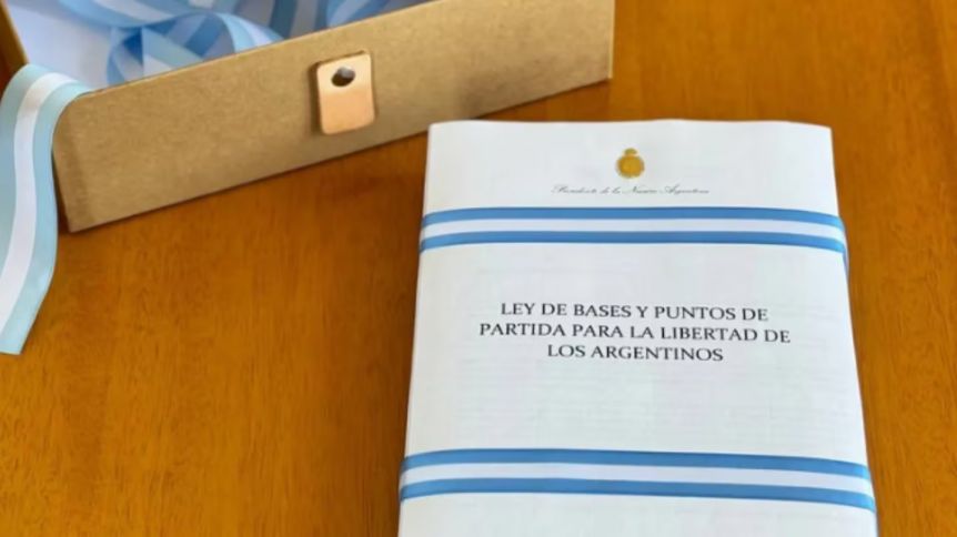 Junto a una ampliación del presupuesto, el Gobierno promulgó la ley Bases y el paquete fiscal