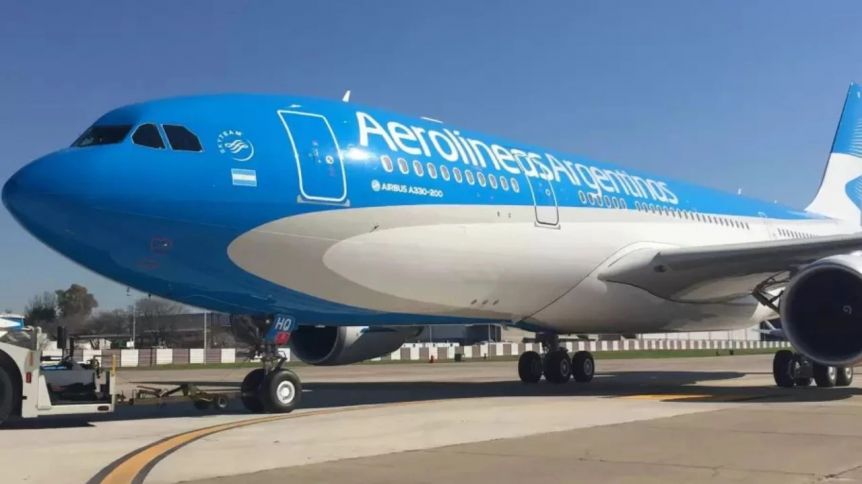 Aerolíneas Argentinas busca reducir el personal y avanza con retiros voluntarios