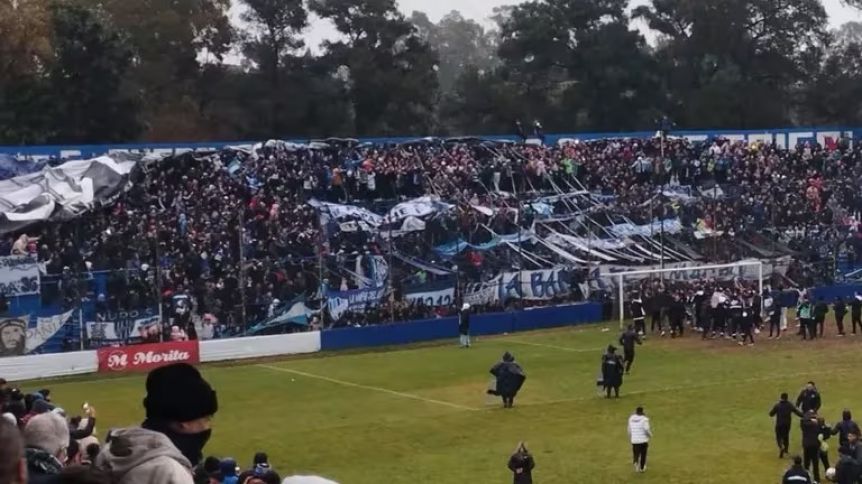 Tragedia: una mujer falleció entre el medio de un tiroteo de dos barras de Almagro y Estudiantes de Buenos Aires