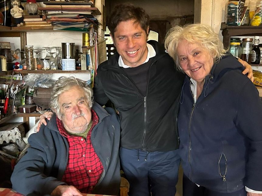 Axel Kicillof cruzó el charco y se mostró junto a José