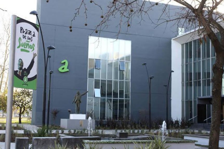 La Justicia ordenó a AYSA restituir el servicio de agua potable a municipalidad del Conurbano