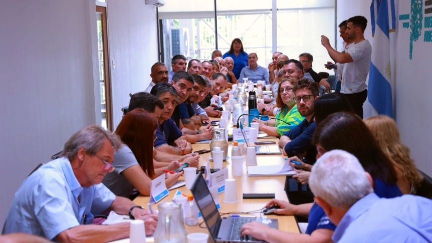 Tras la advertencia de “poca caja”, la Provincia convocó a gremios para paritarias