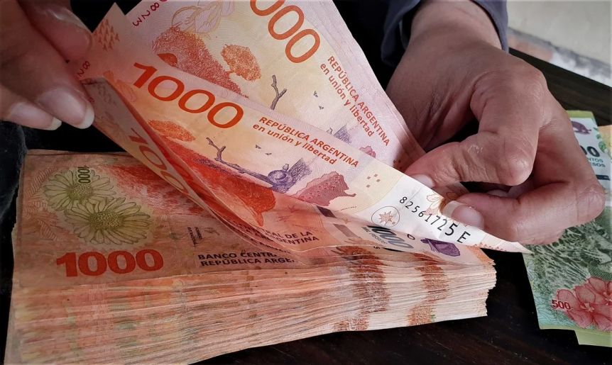 Romper el chanchito: 57% de los argentinos quema ahorros para llegar a fin de mes