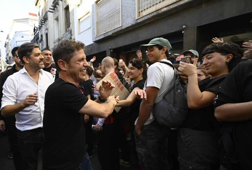 Entre la interna y la gestión, Kicillof despliega su tropa para contraatacar a Milei