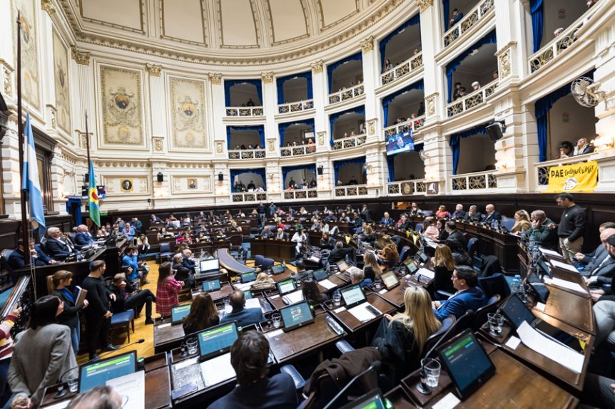 La oposición se frota las manos: RIGI y Alberto, municiones para la sesión