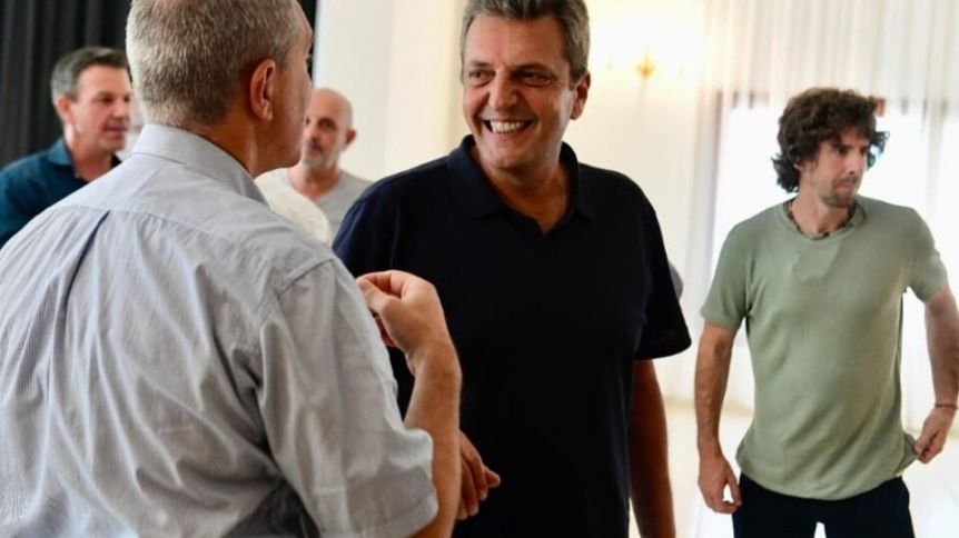 Con Alberto y Fabiola de fondo, Massa recibió a sus intendentes ante la avanzada de Milei