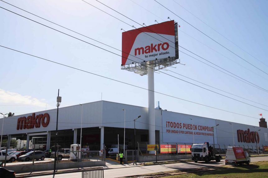 Milei lo hizo: la cadena mayorista Makro se va del país