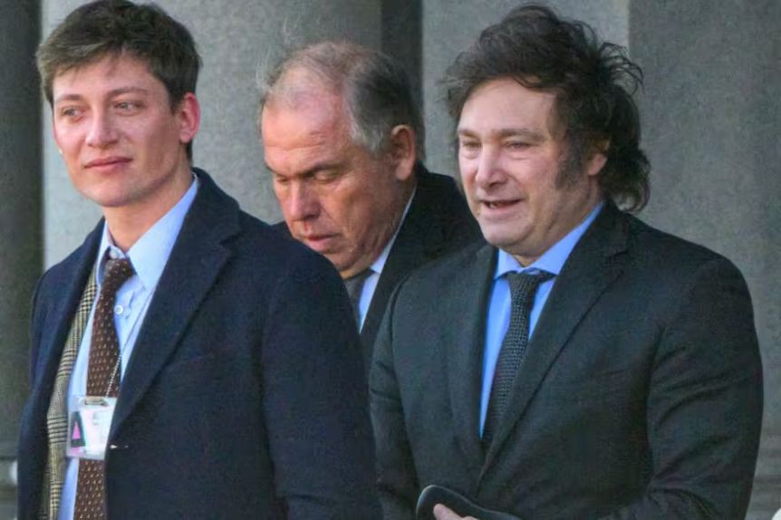 “No lo arregló”: Milei defendió a Santiago Caputo y disparó dardos contra Macri